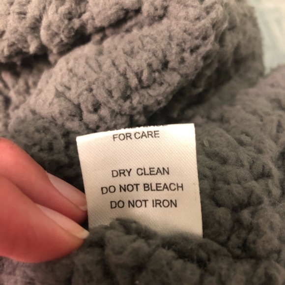 Black vest - Picture 7 of 8